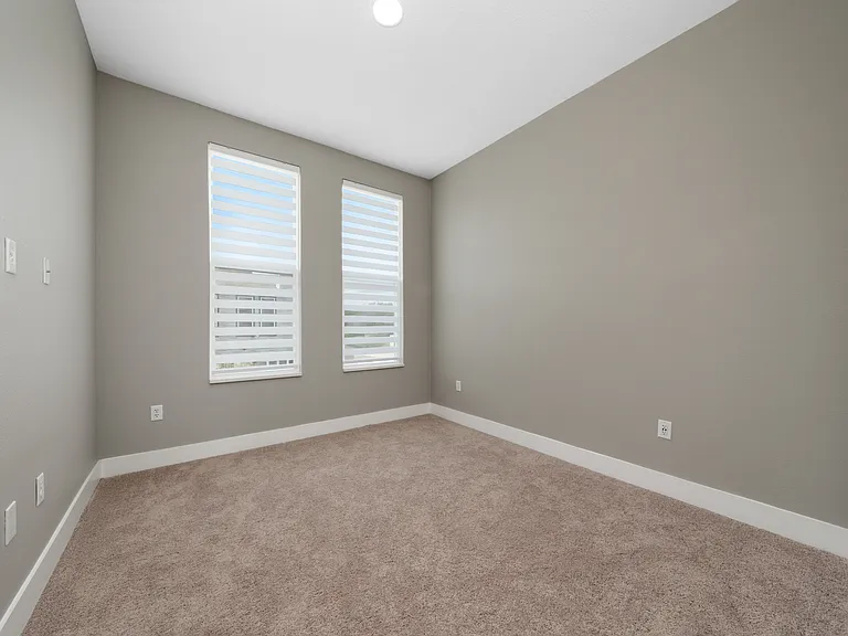 2105 Broome St — Photo 17