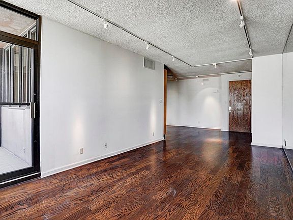 3rd image of 5150 Hidalgo St Unit 902