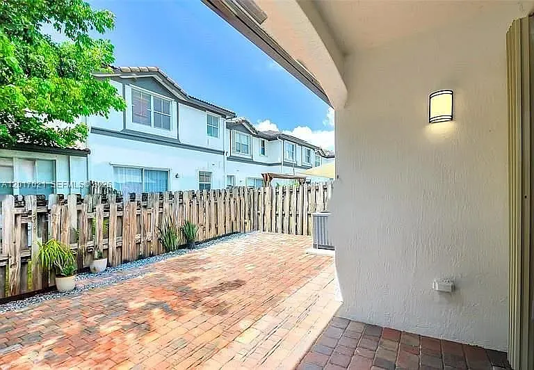 7772 NW 114th Pl — Photo 11