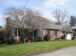 1030 Lakeview Dr, Latrobe, PA