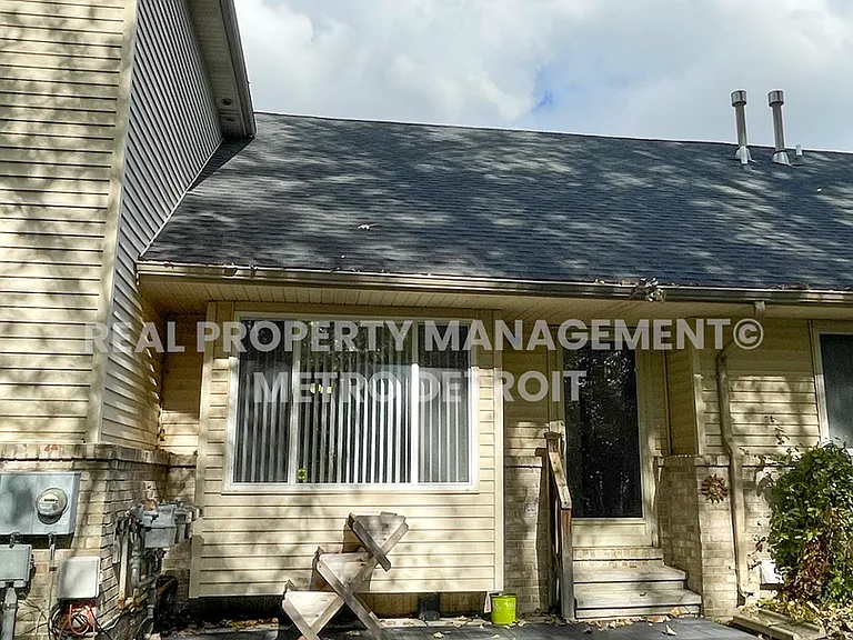 5560 Seabreeze Ln — Photo 26