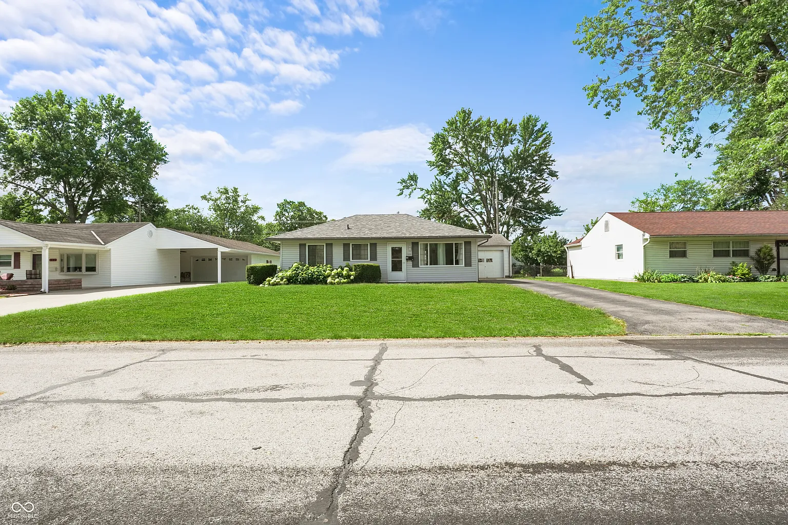 135 Woodland Dr photo 1