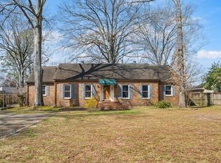 353 Colonial Rd, Memphis, TN 38117