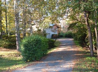 204 Country Club Dr, Jacksonville, NC 28546