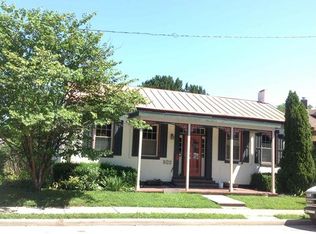 417 E B St, Belleville, IL 62220