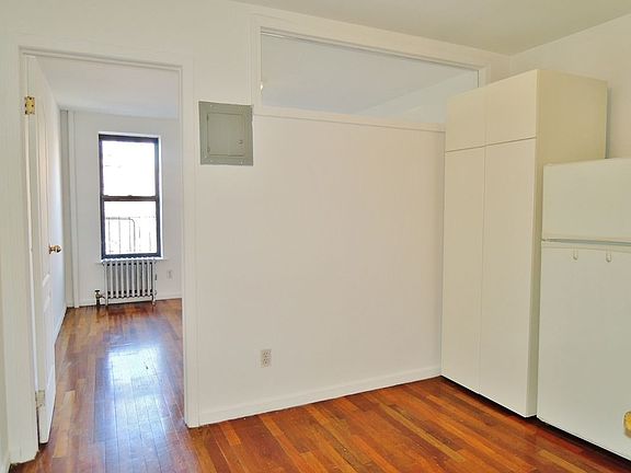 4th image of 154 Allen St APT 1C