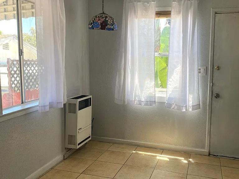 2732 Treat St — Photo 4