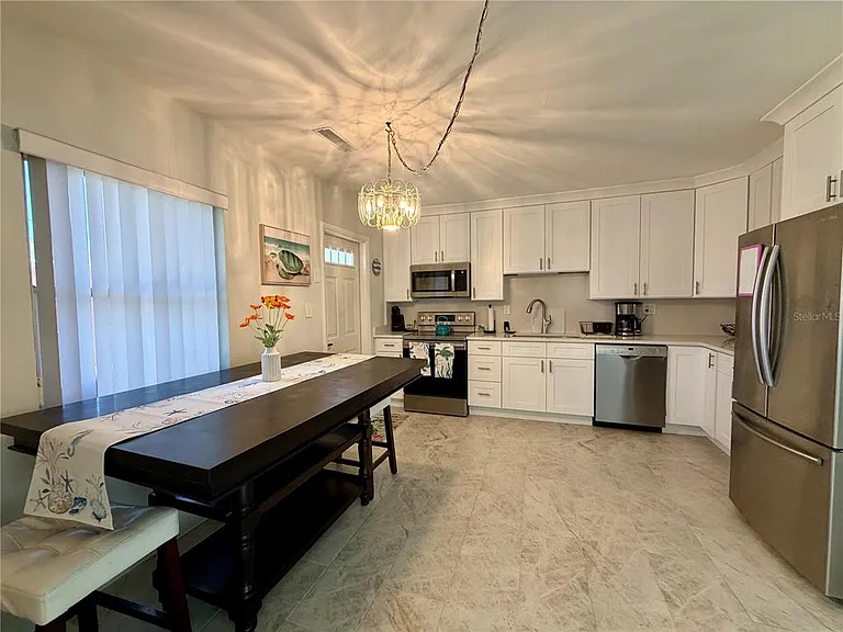 1109 S Betty Ln — Photo 7