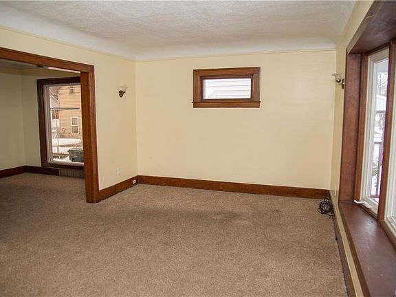 5th image of 1420 Fort Park Blvd
