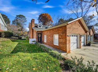 1042 1st St NE, Hickory, NC 28601