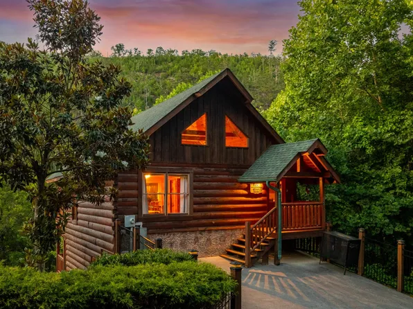 830 Black Bear Cub Way, Sevierville, TN 37862