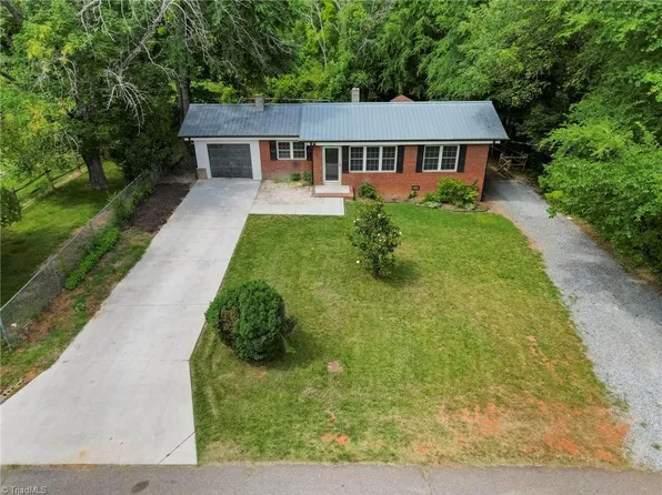 131 E Finch Ave, Denton, NC 27239