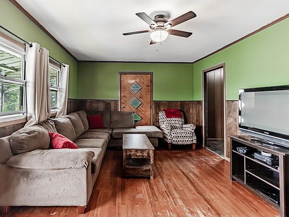 3rd image of 611 Potomac Ave