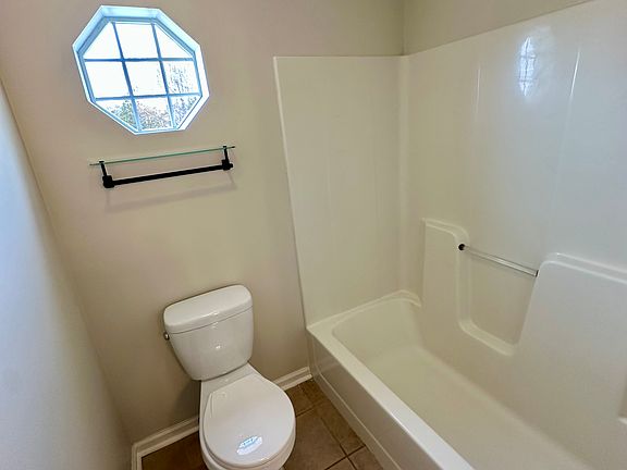 3rd image of 4043 Elwin Dr
