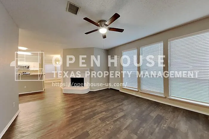 4 bed, 2.5 bath, 2285 sqft, $2,350 — Photo 3