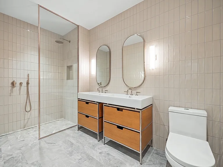 11 Hoyt St #28D — Photo 4