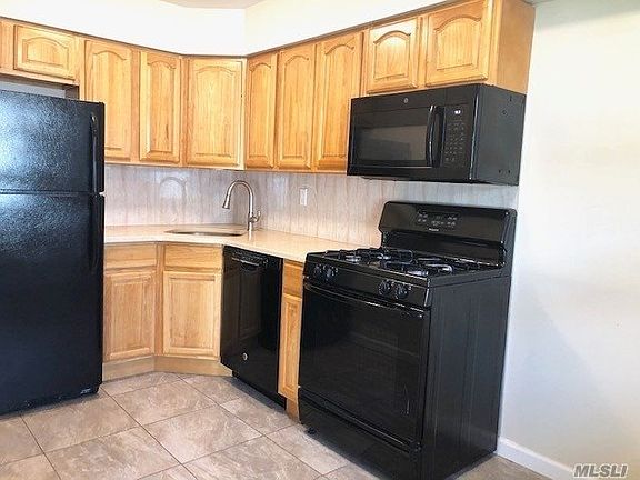 4th image of 120-19 Cove Ct #92B