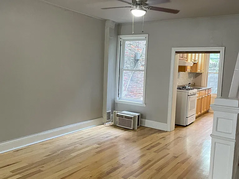 2233 Sears St — Photo 2