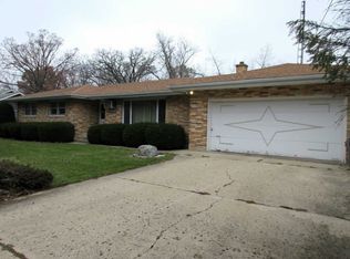 1304 Park Ln, Spring Grove, IL 60081