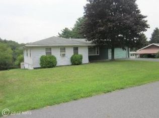 215 N 12th St, Oakland, MD 21550