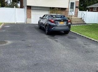 524 Oak Neck Rd, West Islip, NY 11795