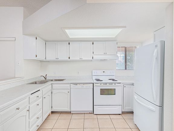3rd image of 16403 N 31st St #208