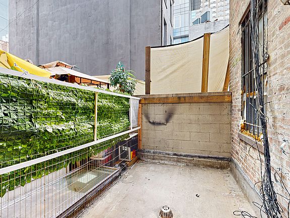 5th image of 312 W 48th St APT 5