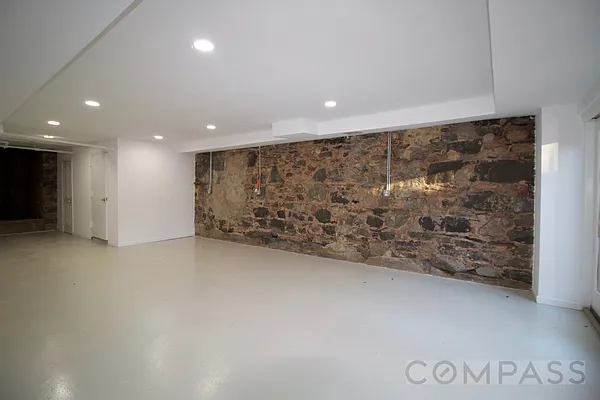 Rented by Compass | media 19