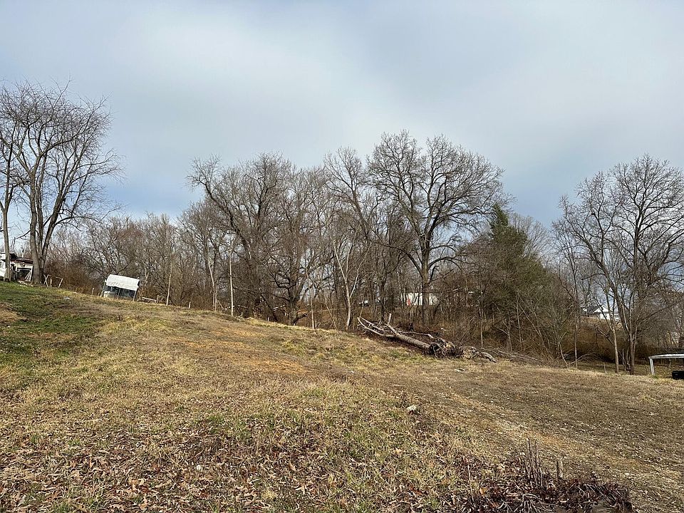 2nd image of 204 15th St