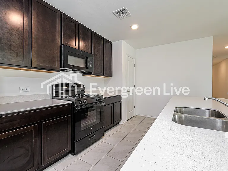 10900 SW 22nd St — Photo 7