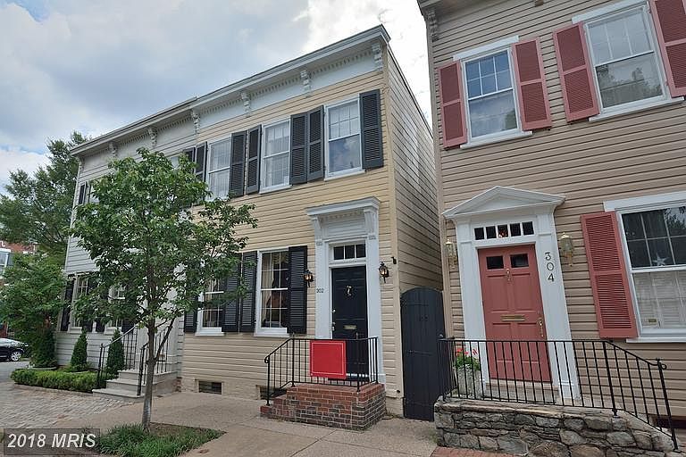 1st image of 302 S Lee St