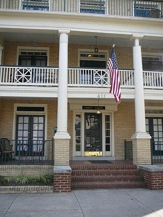 2nd image of 411 N Boulevard APT 8