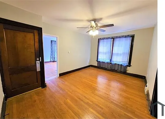 3 bed, 1000 sqft, $1,335 — Photo 2