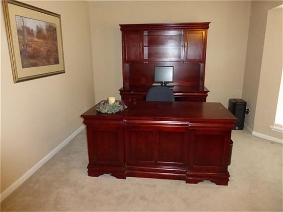 Office space or formal living...your choice