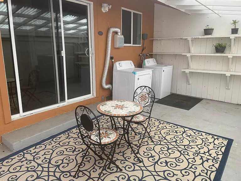 110 Gladys Ave #B — Photo 37