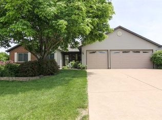5263 Remington Rd, Bettendorf, IA 52722