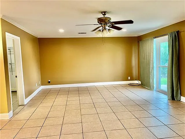 244 Concord Dr — Photo 3