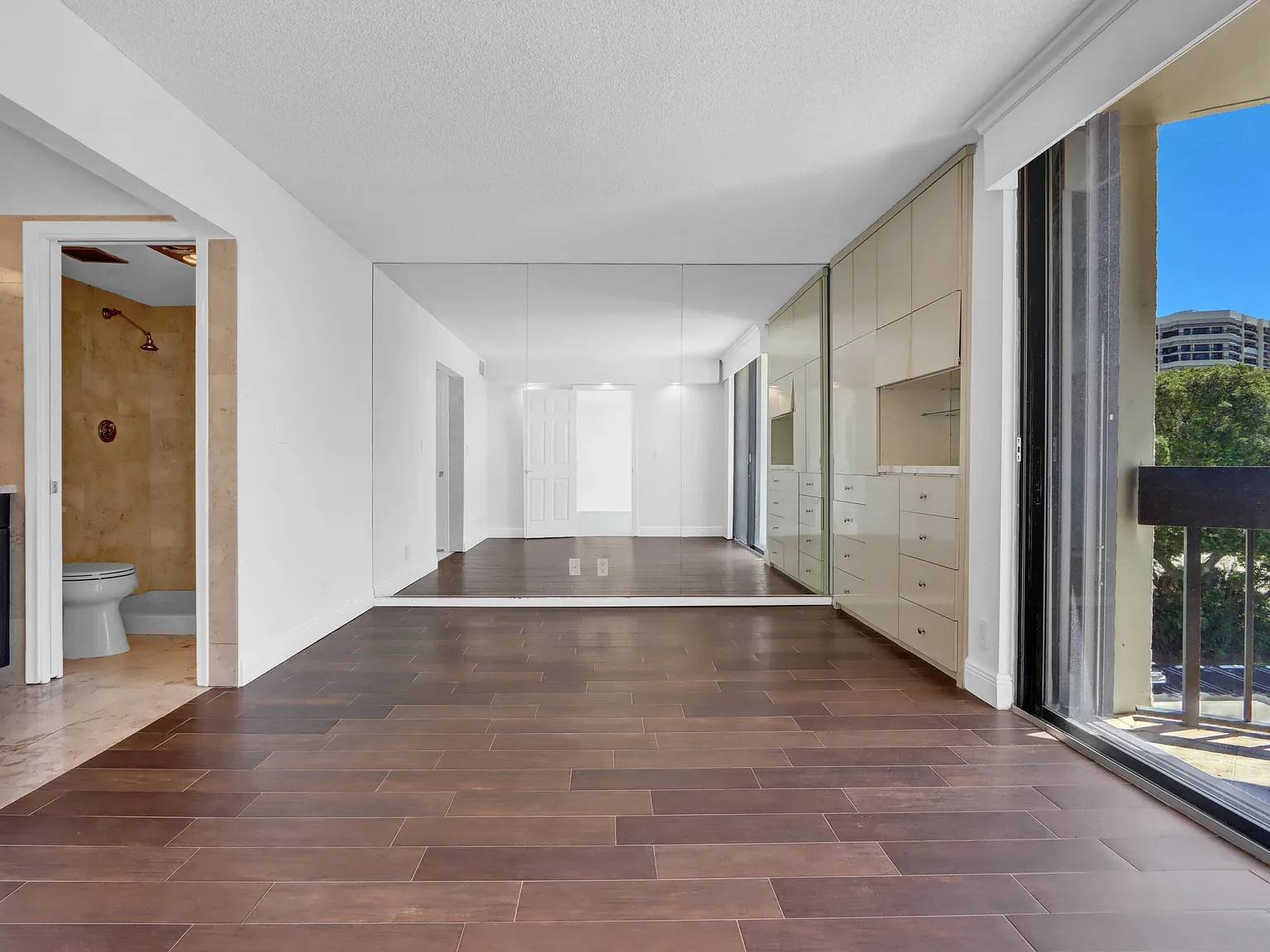 2 bed, 2.0 bath, 1206 sqft, $2,600 — Photo 3