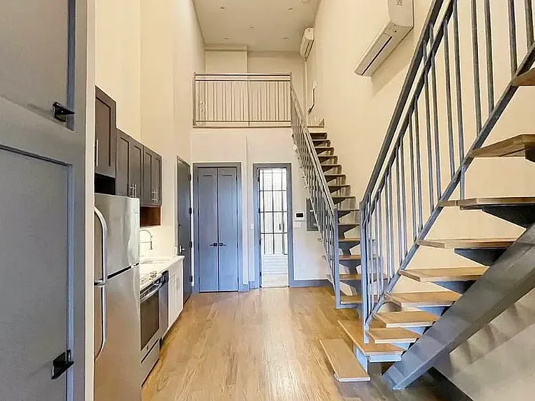 413 Manhattan Ave #LOFT — Photo 3