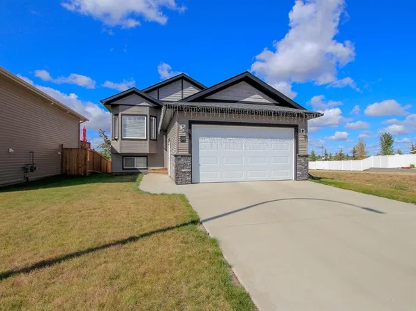 30 E Henderson Cres, Penhold, AB T0M 1R0