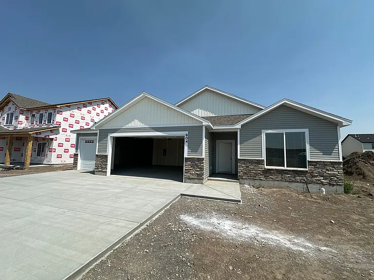 604 S 2355 W — Photo 2