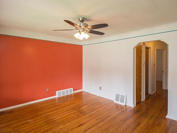 5th image of 708 Farnham Ave