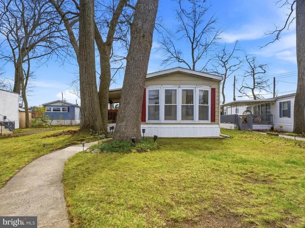 1 Forest Dr, Hightstown, NJ 08520