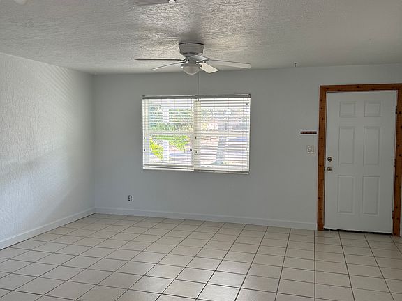 5th image of 320 Cinnamon Dr