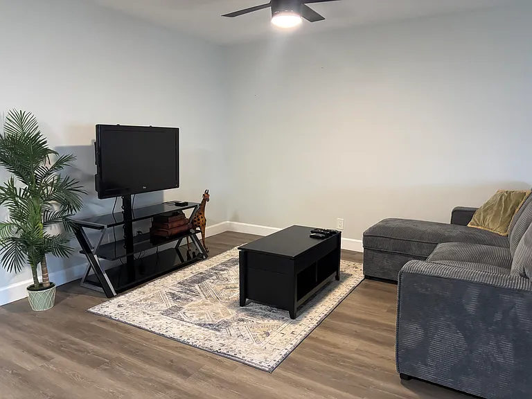211 Country Ln #C — Photo 12