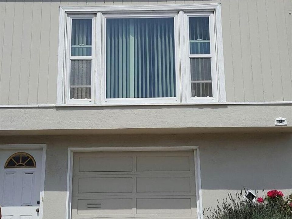 2nd image of 955 Wyandotte Ave