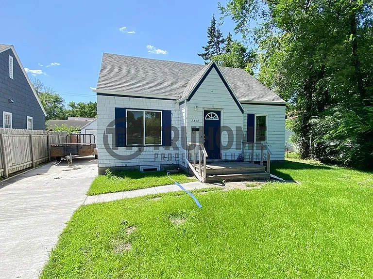 2305 University Ave — Photo 1