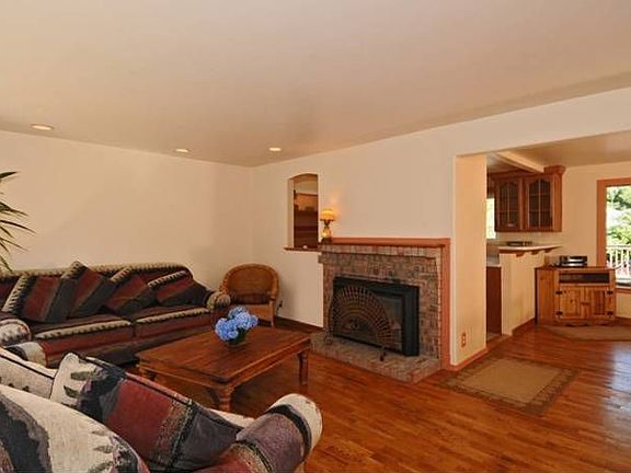 Living Room w/ Gas FP