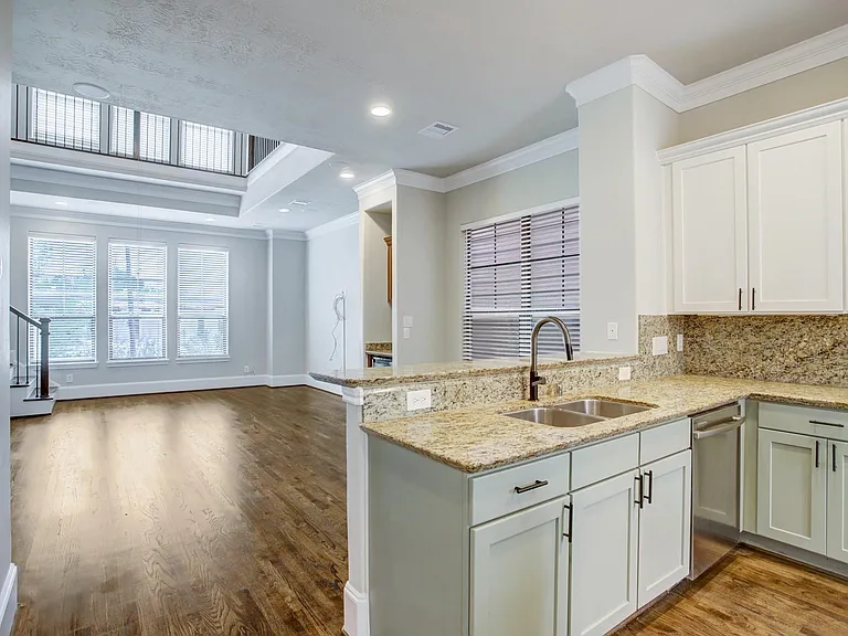 1046 W 23rd St #H — Photo 10