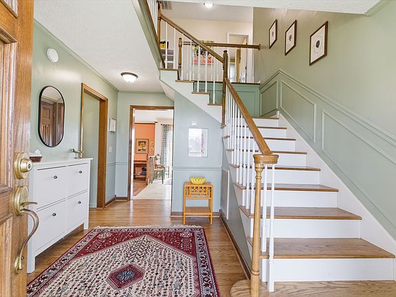 5th image of 812 Ridgetop Dr